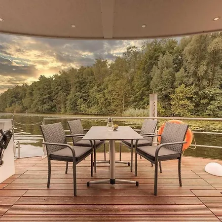Hausboot Nike Botel *