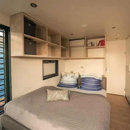 Hausboot Nike Πλωτό κατάλυμα