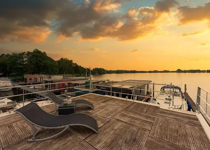 Botel Hausboot Nike *